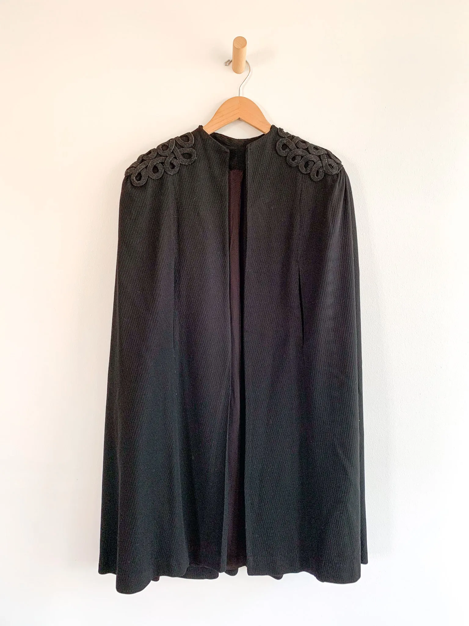 1930's Paris Café Cape