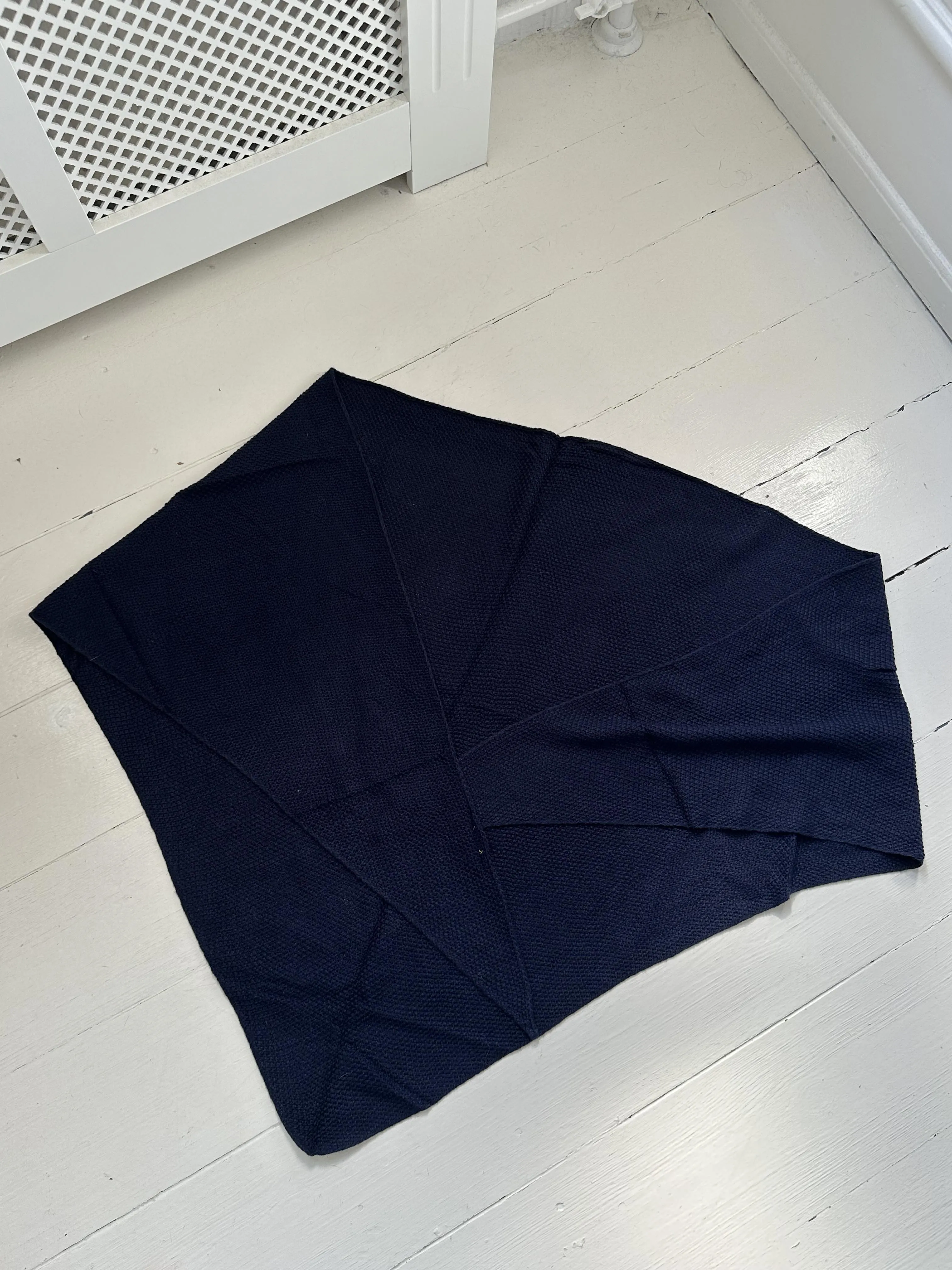 Maisa triangle scarf - Navy